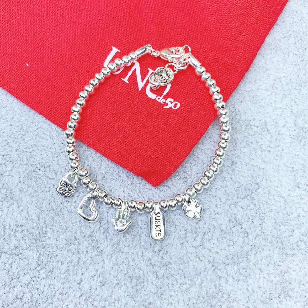 Uno de 50 Sterling silver-plated bracelet with heart, clover and hand charm - Picture 1 of 6